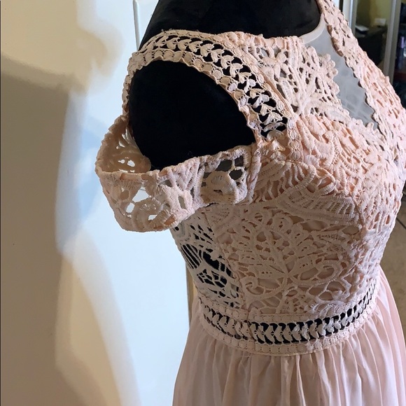 Pale Pink bridesmaid dress. - Picture 3 of 7